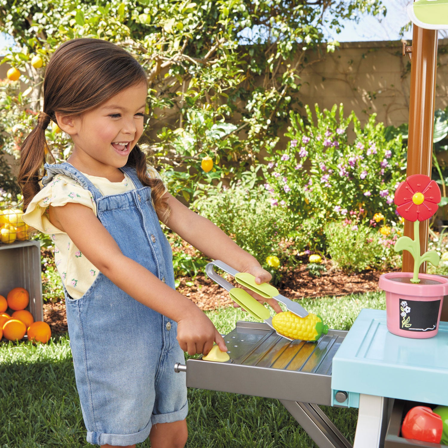 Little Tikes 3-in-1 Garden to Table Market - Image 4